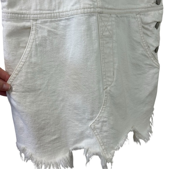 Free People - Women’s Overalls Dress ’Torn Up Jumper’ Distressed - White, Size 0 - Picture 15 of 17